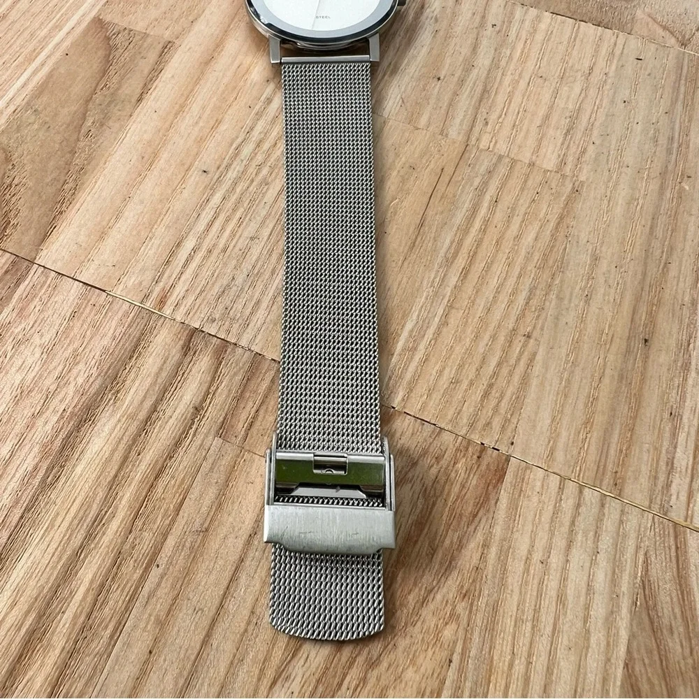 Skagen steel slim silver tone dress watch NEW BATTERY